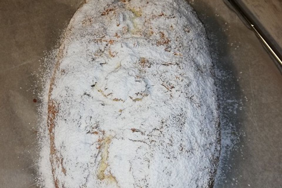 Omas bester Quarkstollen