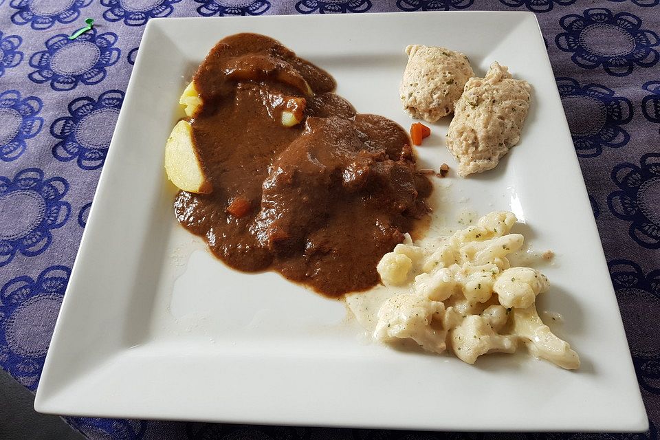 Omis Rinderbraten mit Rotweinsoße