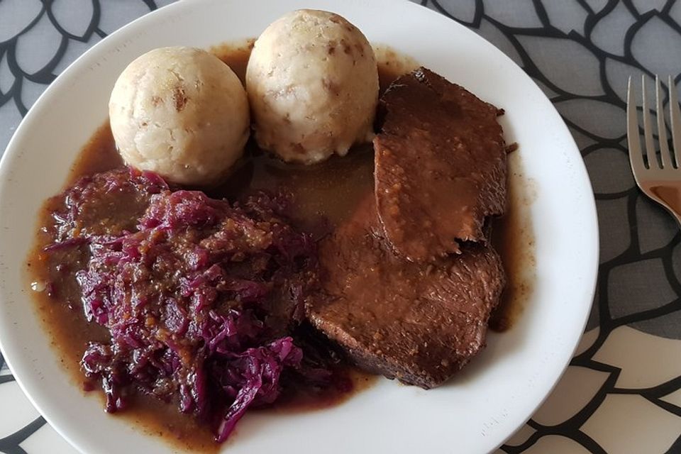 Omis Rinderbraten mit Rotweinsoße