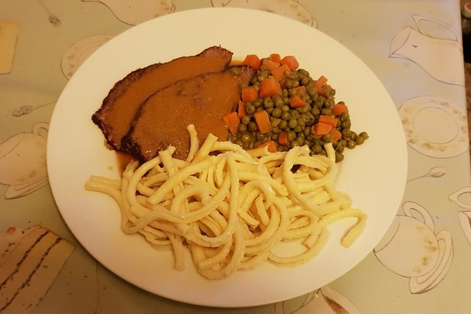 Omis Rinderbraten mit Rotweinsoße