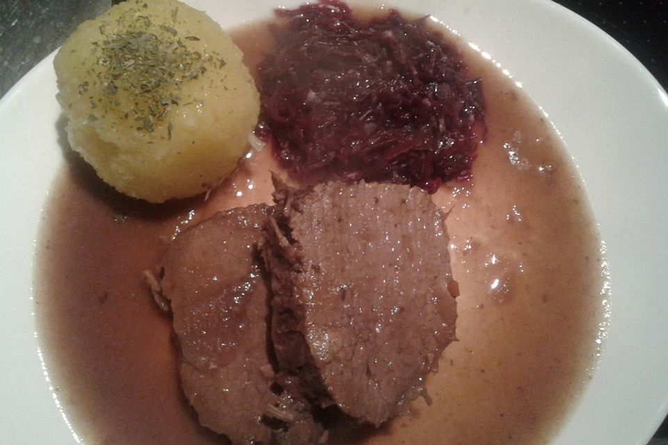 Omis Rinderbraten mit Rotweinsoße