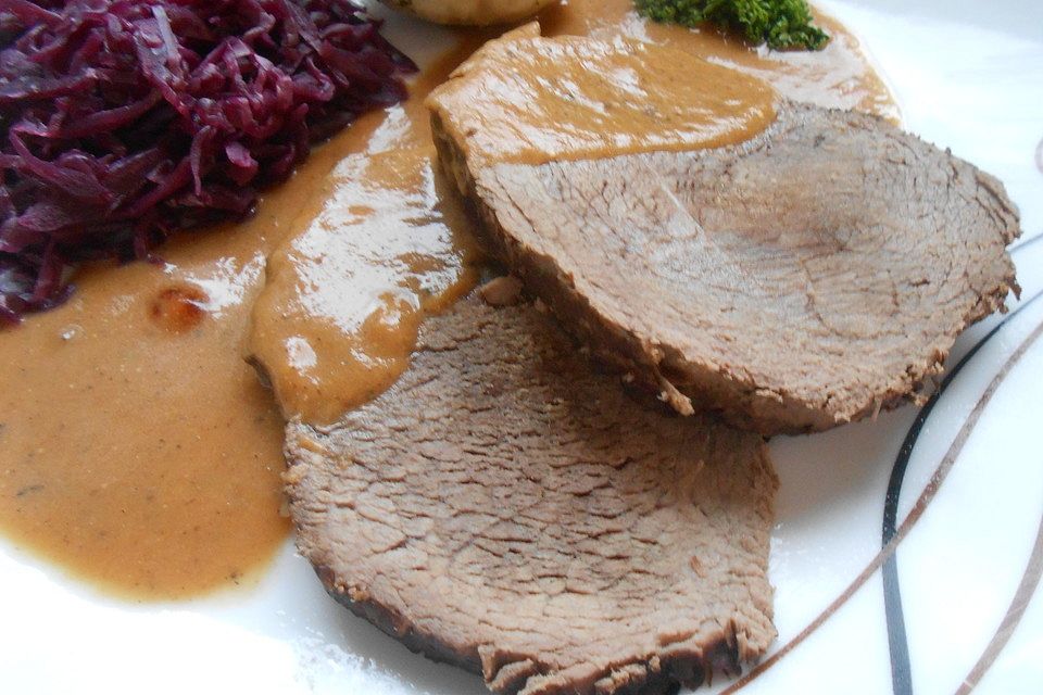 Omis Rinderbraten mit Rotweinsoße