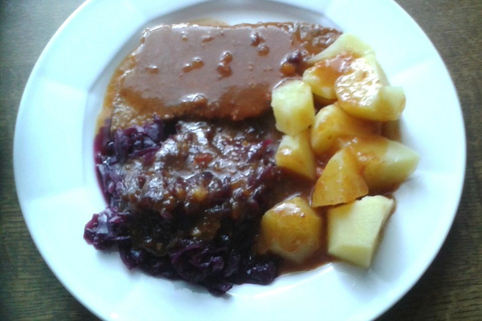 Omis Rinderbraten mit Rotweinsoße