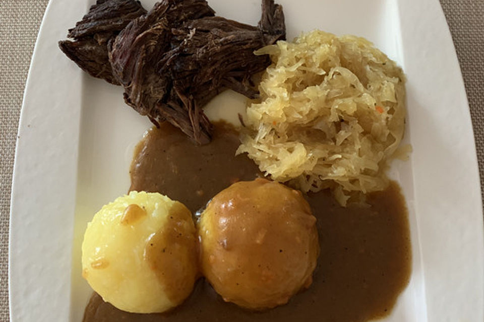 Omis Rinderbraten mit Rotweinsoße