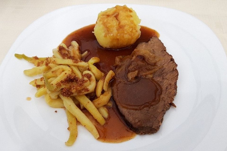 Omis Rinderbraten mit Rotweinsoße