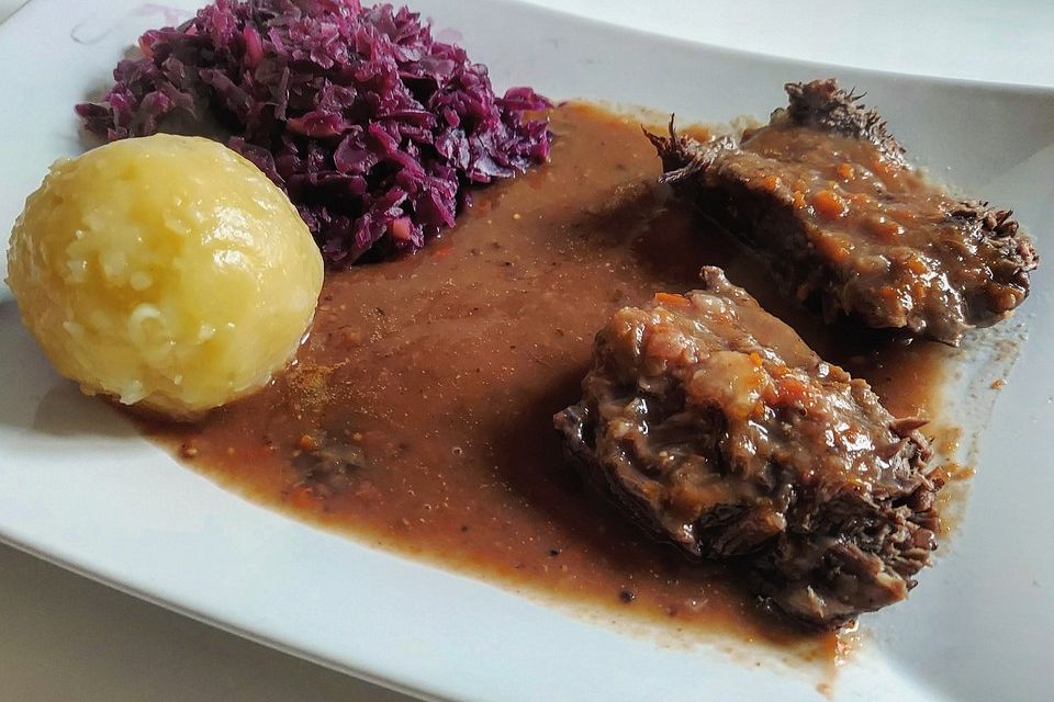 Omis Rinderbraten mit Rotweinsoße