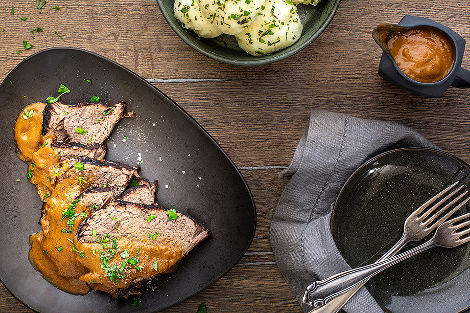 Omis Rinderbraten mit Rotweinsoße