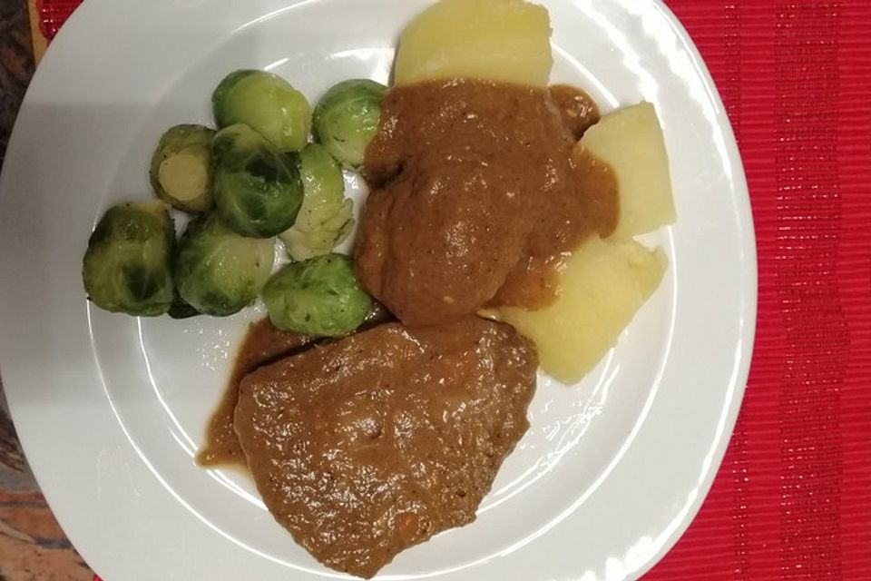 Omis Rinderbraten mit Rotweinsoße