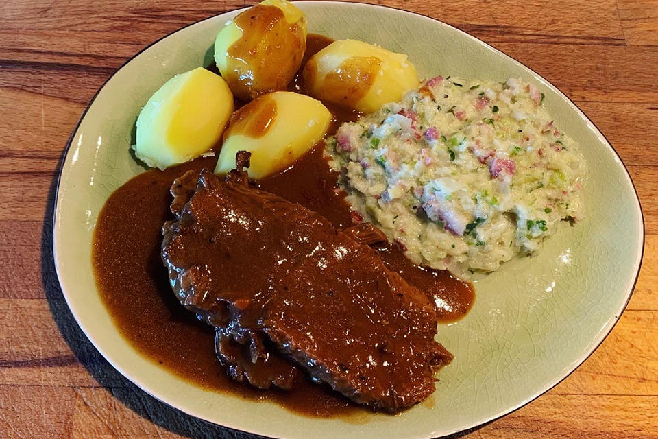 Omis Rinderbraten mit Rotweinsoße