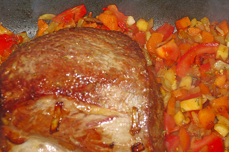 Omis Rinderbraten mit Rotweinsoße