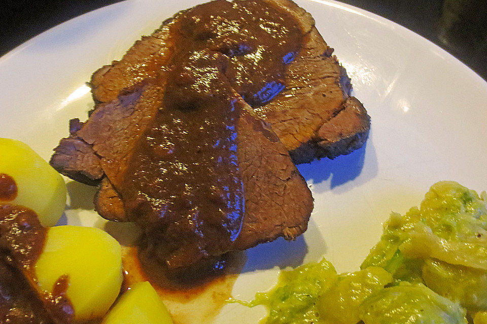 Omis Rinderbraten mit Rotweinsoße