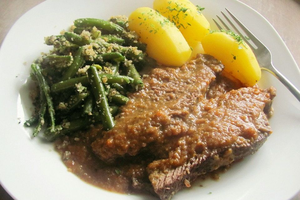 Omis Rinderbraten mit Rotweinsoße