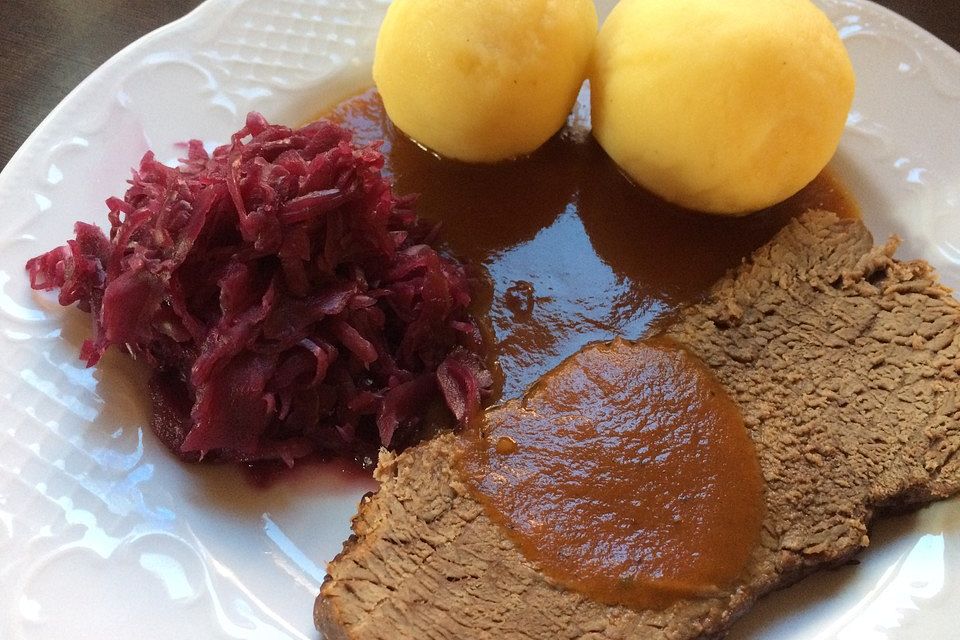 Omis Rinderbraten mit Rotweinsoße