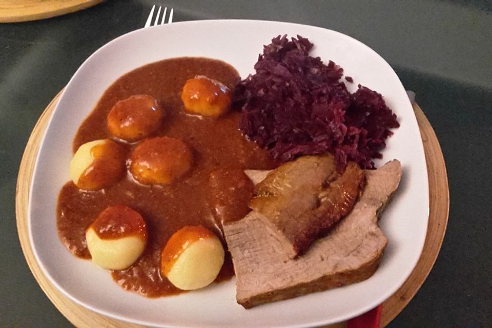 Omis Rinderbraten mit Rotweinsoße