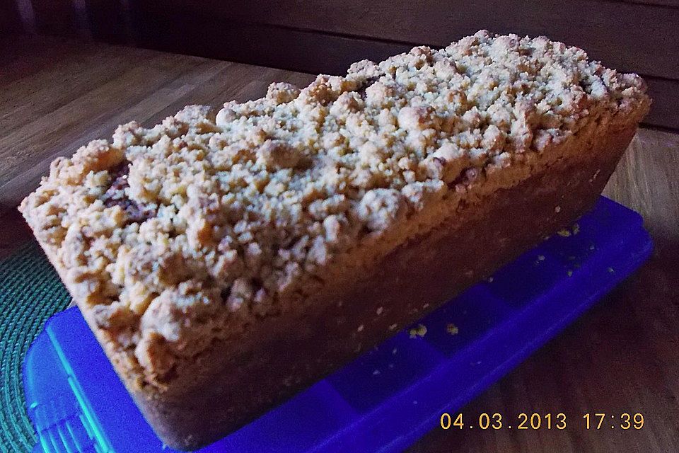 Rotweinkuchen mit Amarettinistreusel