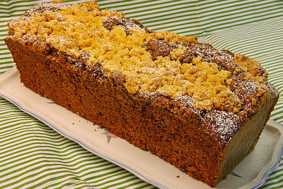 Rotweinkuchen mit Amarettinistreusel