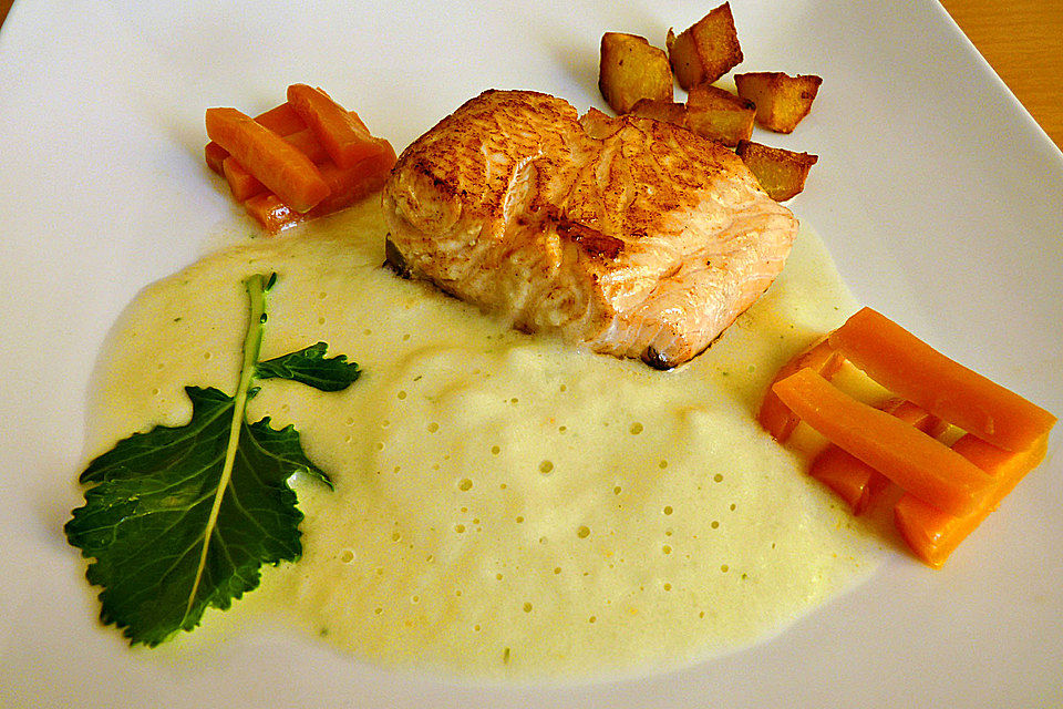 Lachs auf Kohlrabicremespiegel