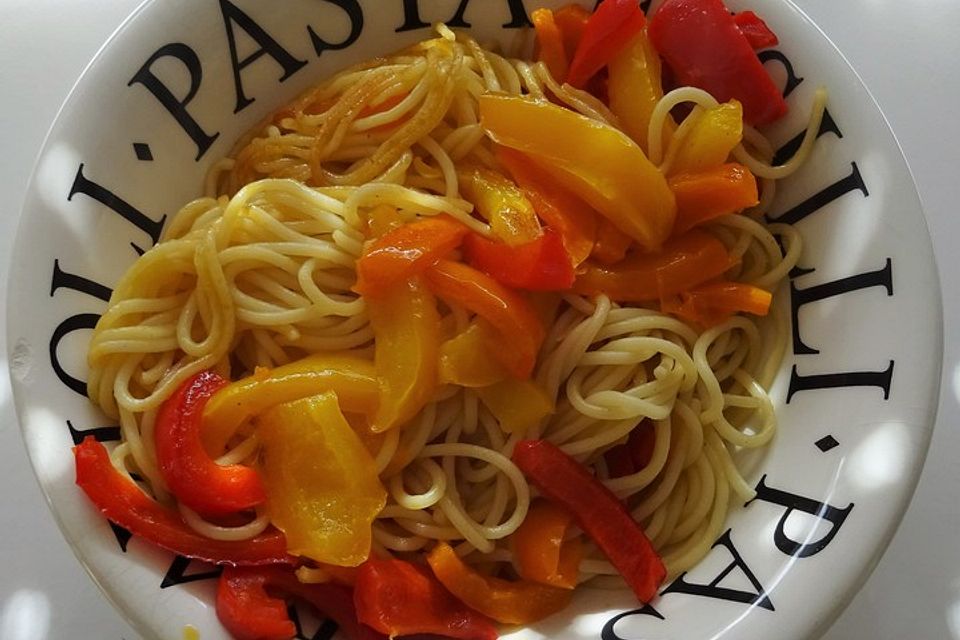 Spaghetti in Paprika-Sahnesoße