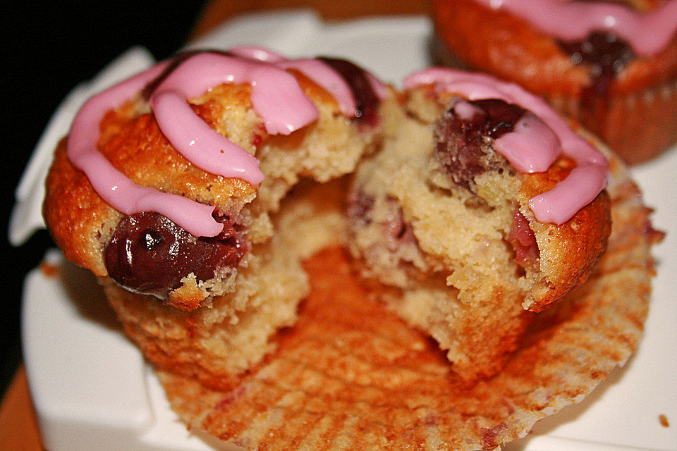 Kirsch-Mandel Muffins