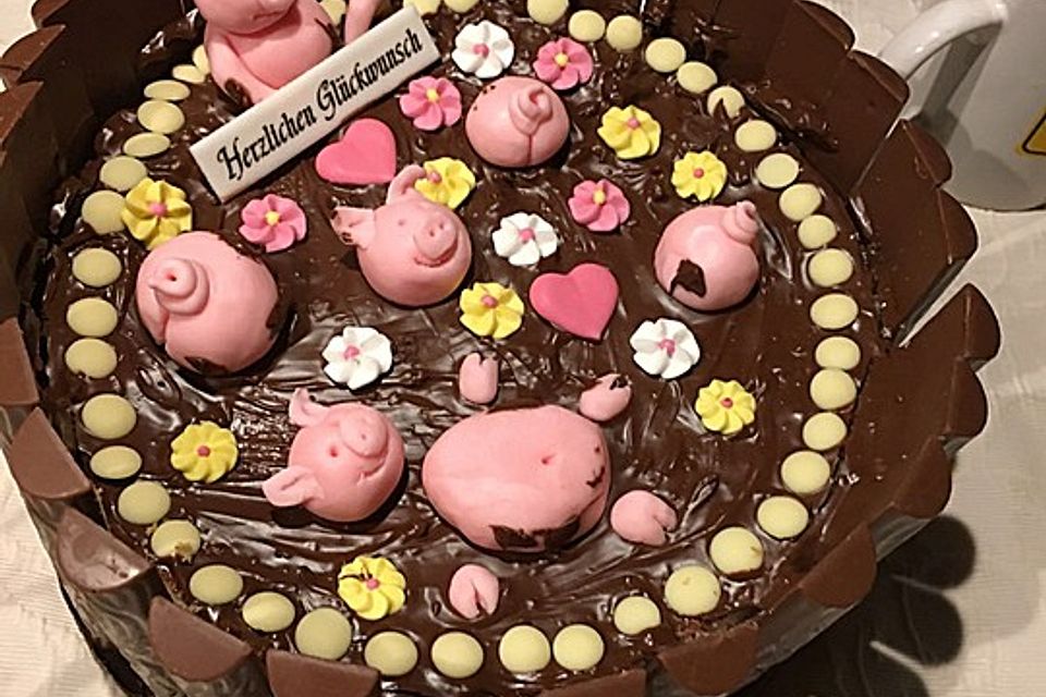 Schweinchen im Matschkübel-Torte