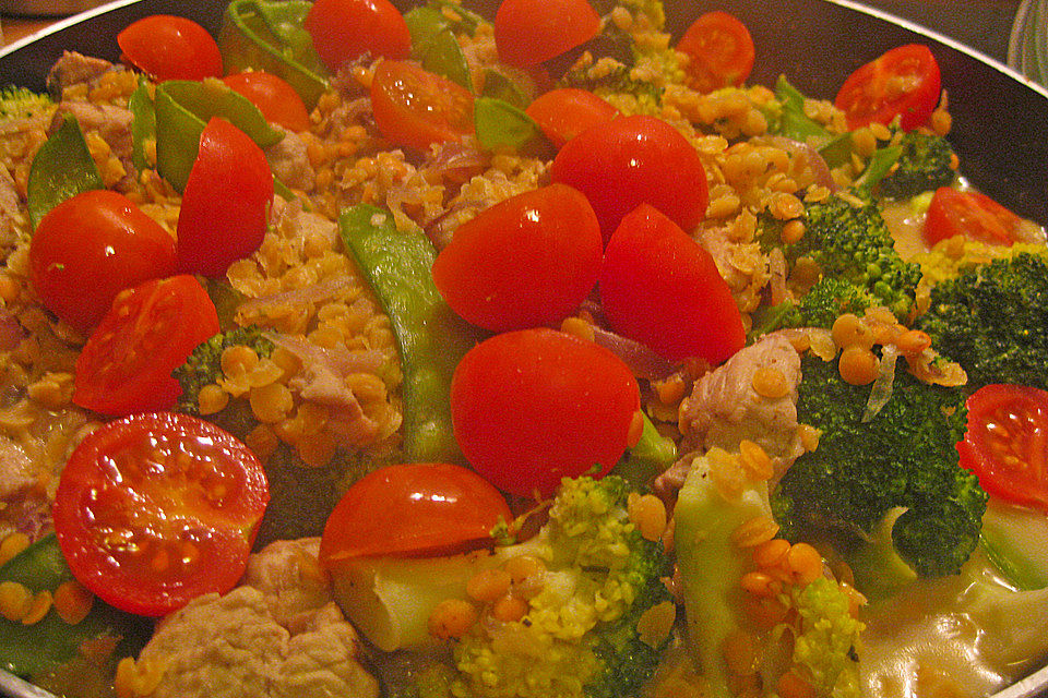 Rotes Linsencurry mit Hähnchen