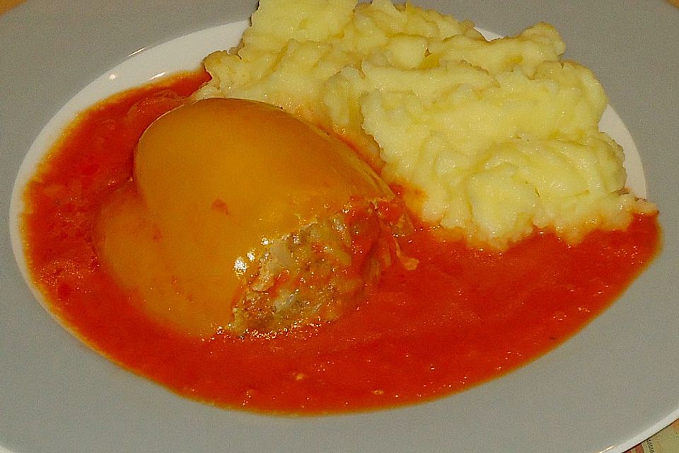 Gefüllte Paprika im Römertopf