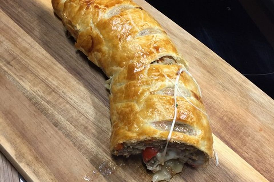 Hackfleisch-Blätterteig-Strudel