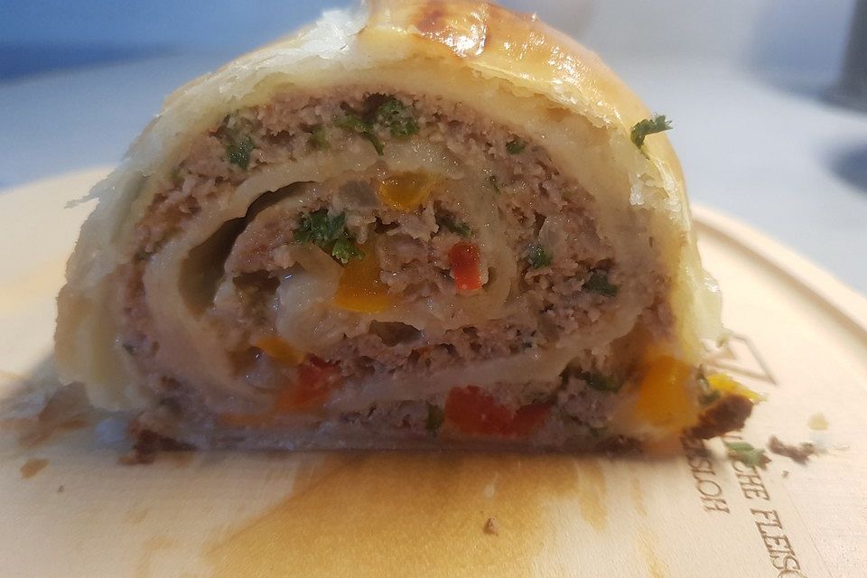 Hackfleisch-Blätterteig-Strudel