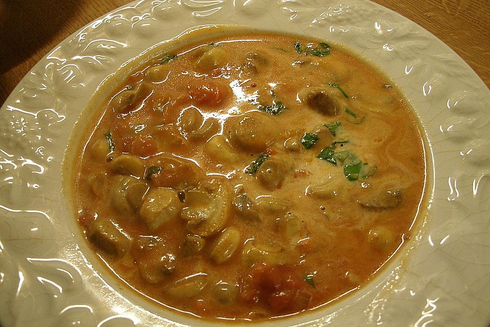 Champignons in Tomatenrahmsuppe