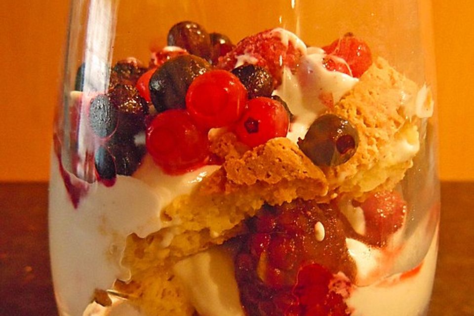 Beeren-Trifle