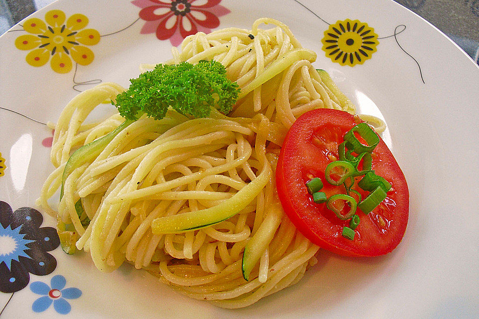 Schnelle Zucchinispagetti