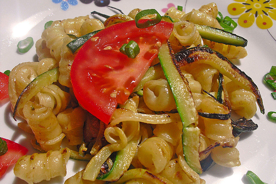 Schnelle Zucchinispagetti