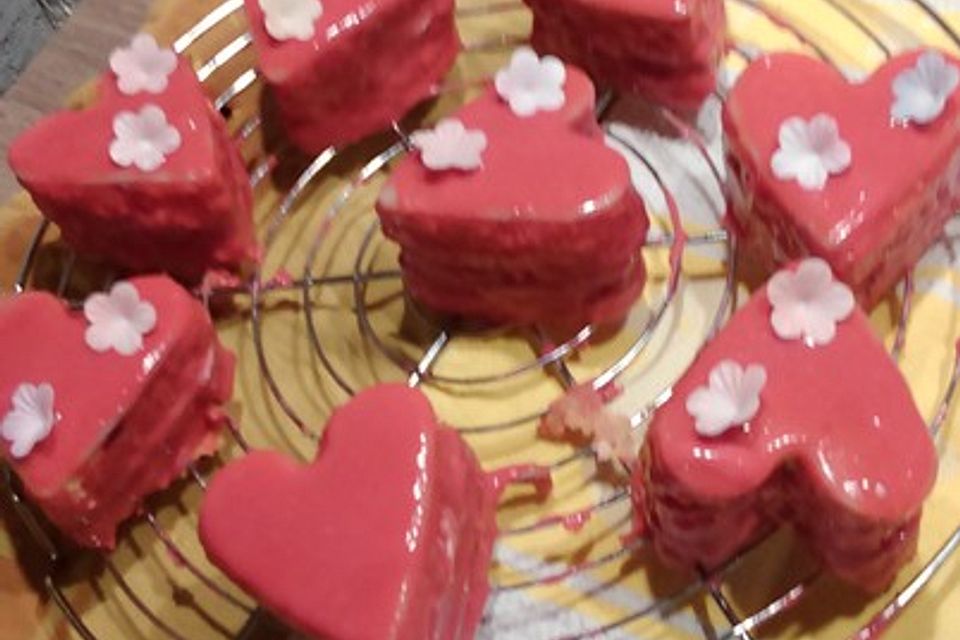 Erdbeerherzen Petits Fours