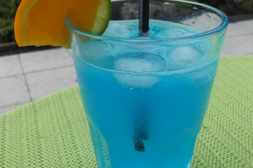 Blauer Kapitän-Cocktail