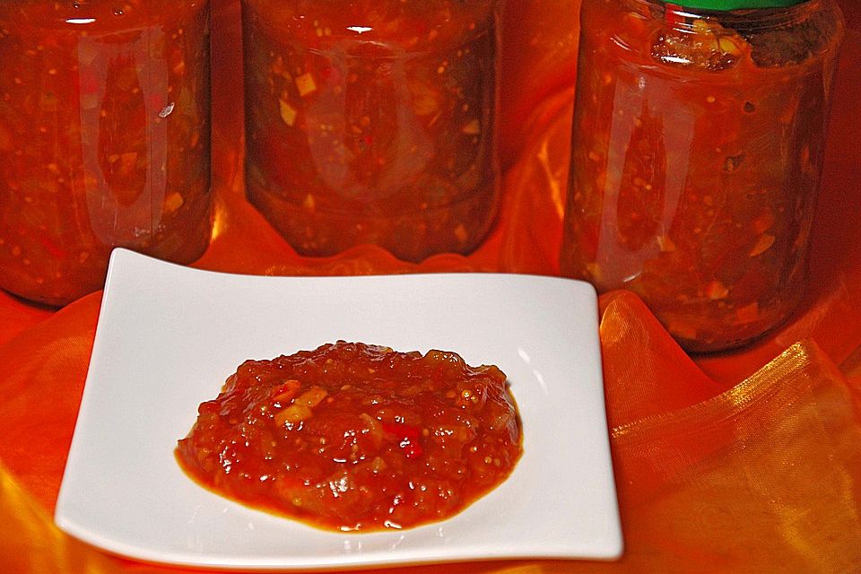 Pikantes Tomaten-Pfirsich-Chutney