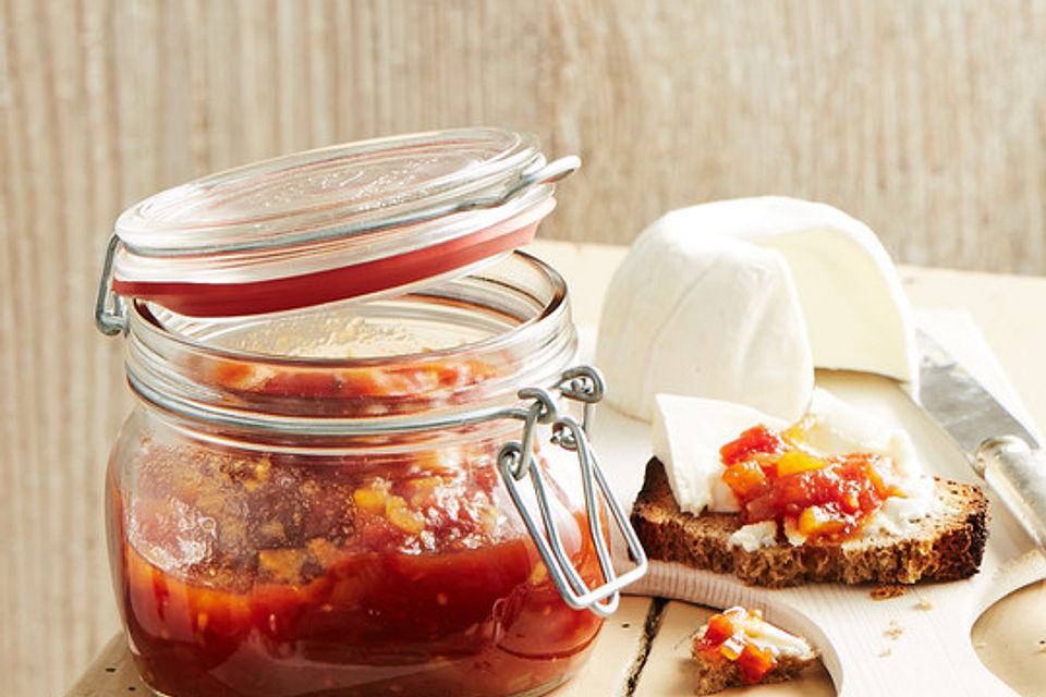 Pikantes Tomaten-Pfirsich-Chutney