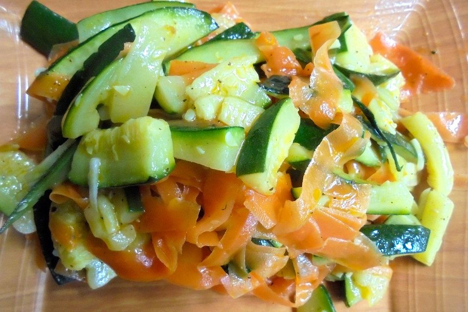 Zucchini-Möhren-Gemüse