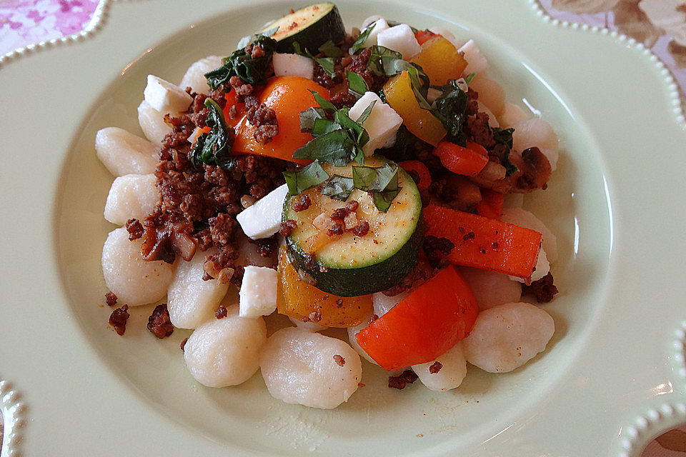 Gnocchi-Gemüse-Käse-Pfanne