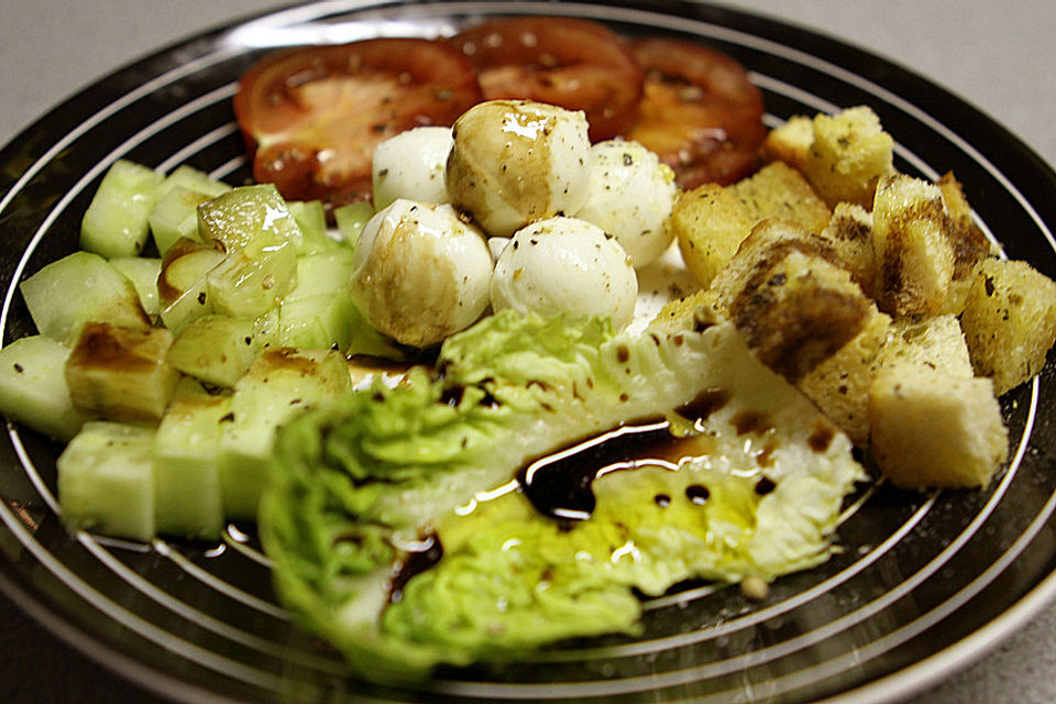 Italienischer Brotsalat