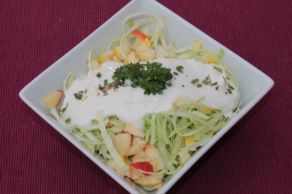 Spitzkohl-Apfel-Salat