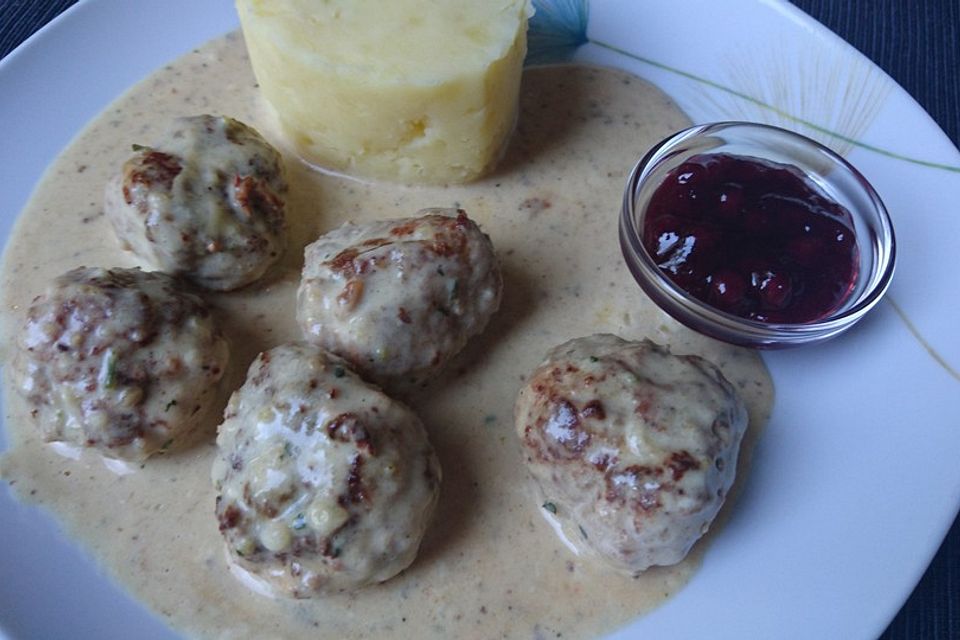 Köttbullar in Rahmsoße