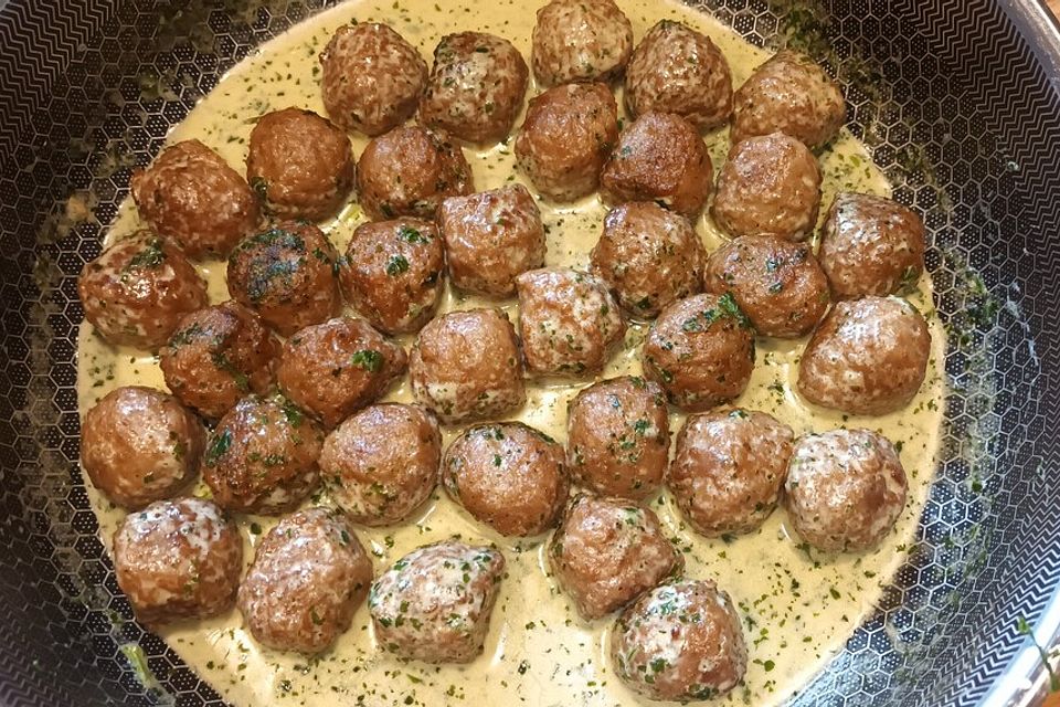 Köttbullar in Rahmsoße