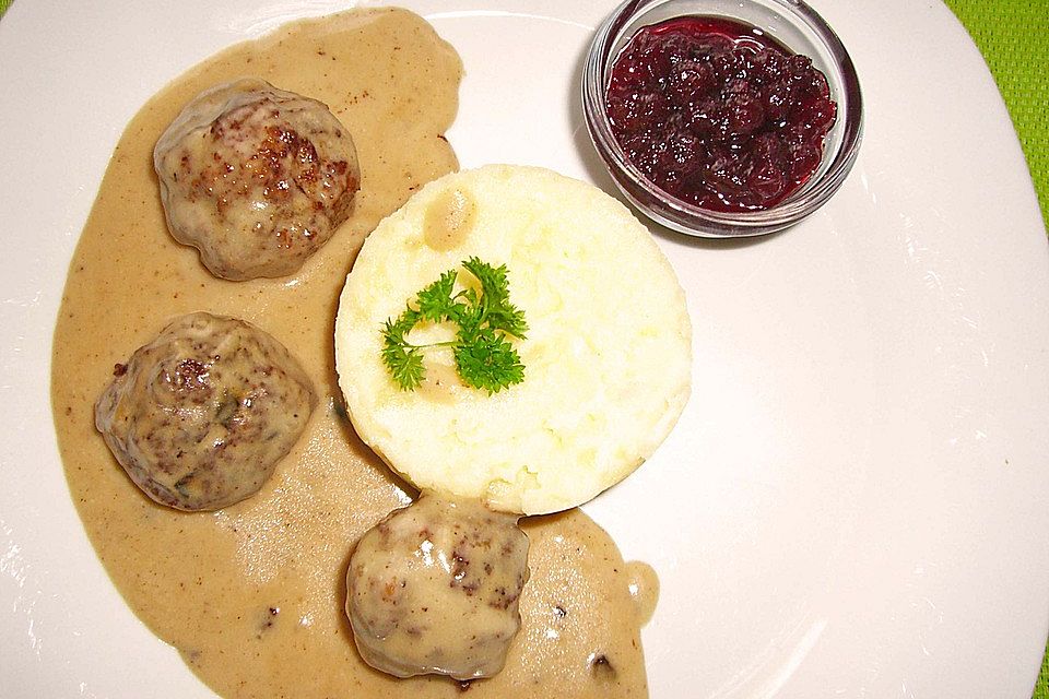 Köttbullar in Rahmsoße