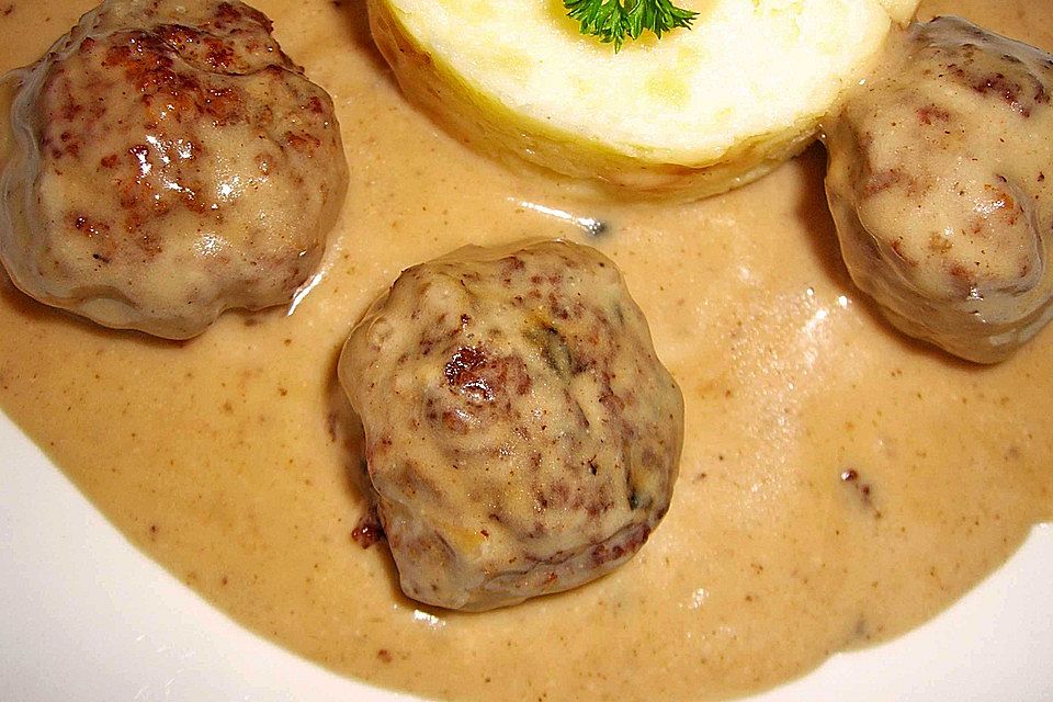 Köttbullar in Rahmsoße