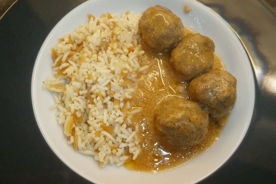 Köttbullar in Rahmsoße