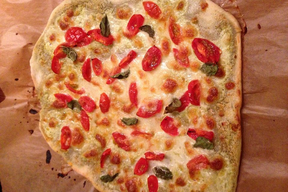 Tomaten-Mozzarella-Flammkuchen