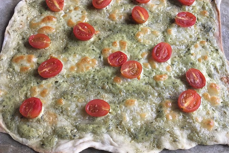 Tomaten-Mozzarella-Flammkuchen