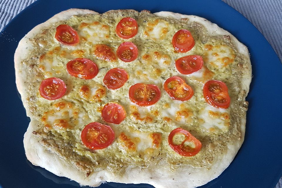 Tomaten-Mozzarella-Flammkuchen