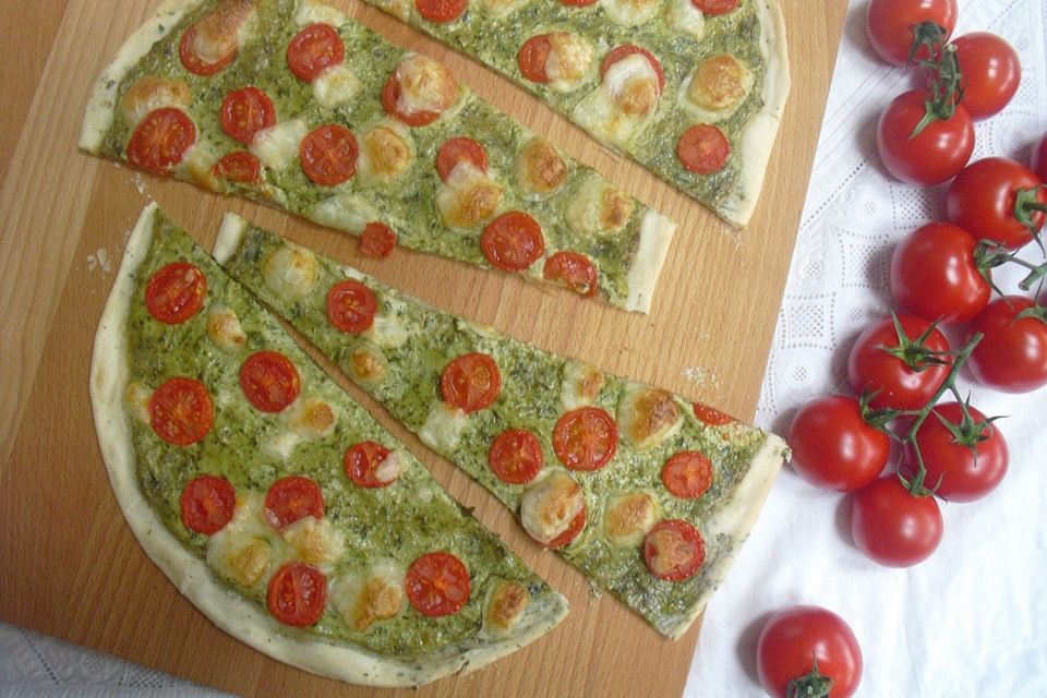 Tomaten-Mozzarella-Flammkuchen