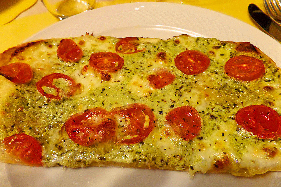 Tomaten-Mozzarella-Flammkuchen